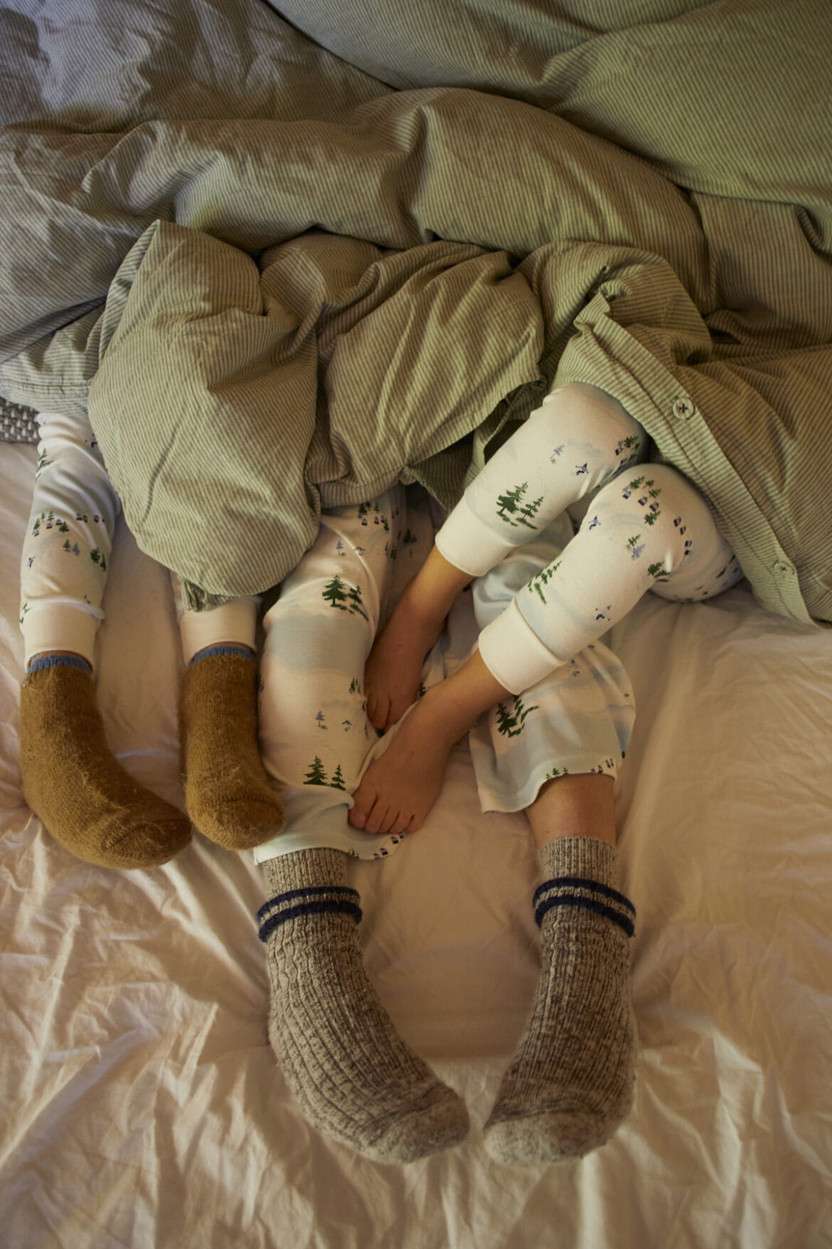 Sleepy Doe Ski Scene Pyjama