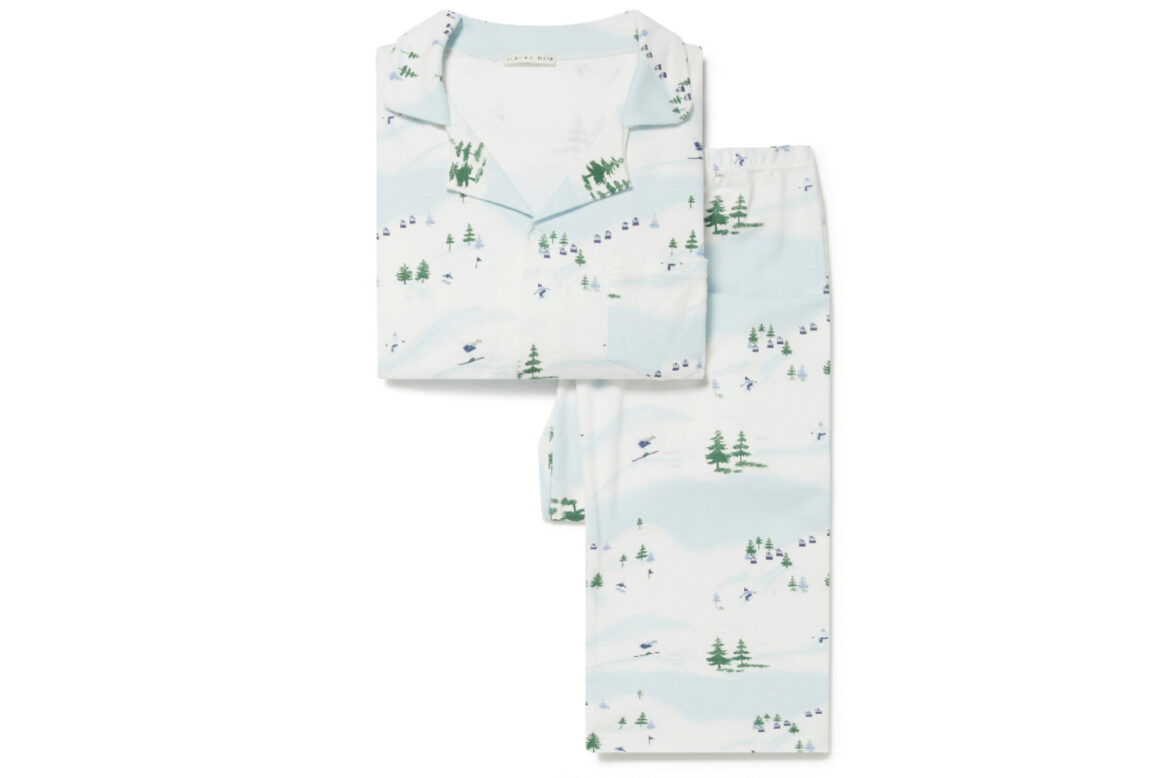 Sleepy Doe Ski Scene Pyjama